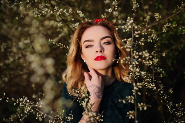 Quelles options de pantalons palazzo conviennent pour un évènement formel en plein été?