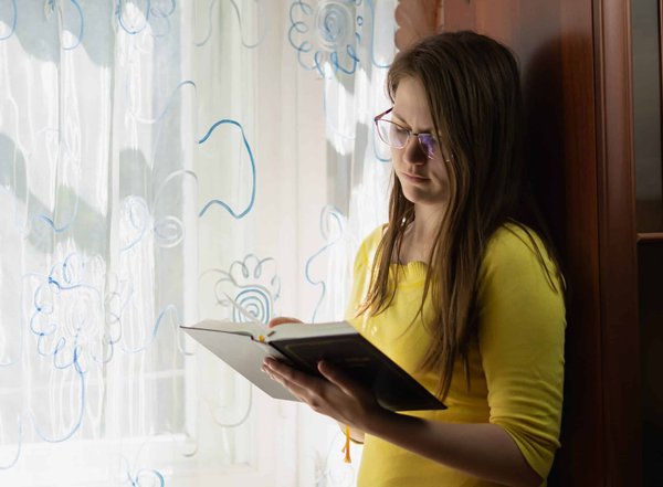 Quels designs de maillots de bain une-pièce offrent une protection solaire tout en étant tendance pour l'été prochain?