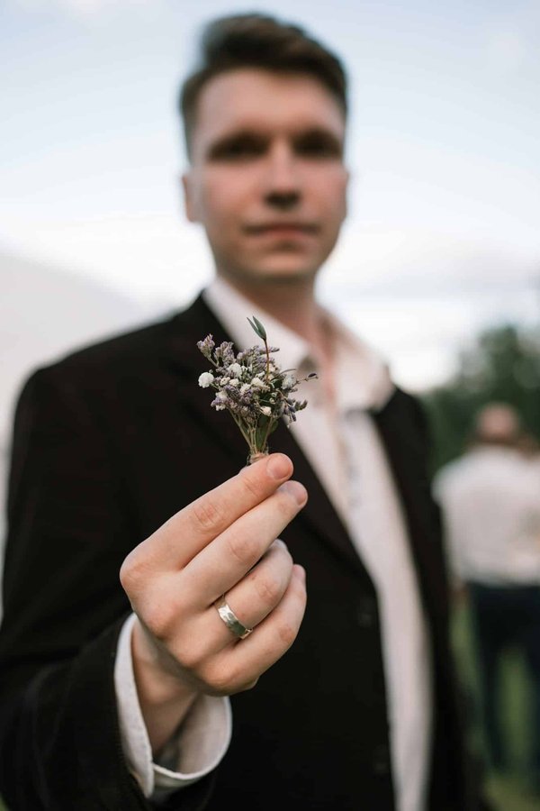 Bijou en fleurs séchées : élégance et nature préservée